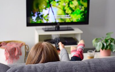 Continue estudando em casa: conheça séries para treinar o espanhol