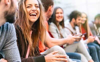 Descubra truques para puxar conversa em inglês e mandar bem no bate-papo