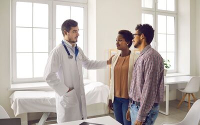 Viajou e ficou doente? Guia prático, em inglês, para ir ao médico em outro país