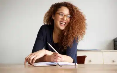 Escrever à mão ajuda a aprender um novo idioma? Entenda os benefícios